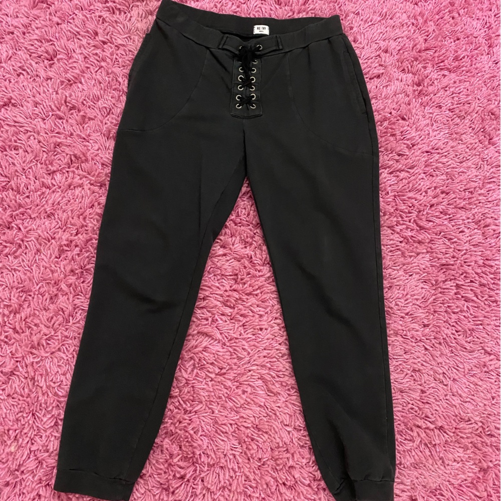 Black joggers with pockets by renvy